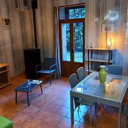 Suite Dans Le Jardin Du Chateau Agonges Exterior photo